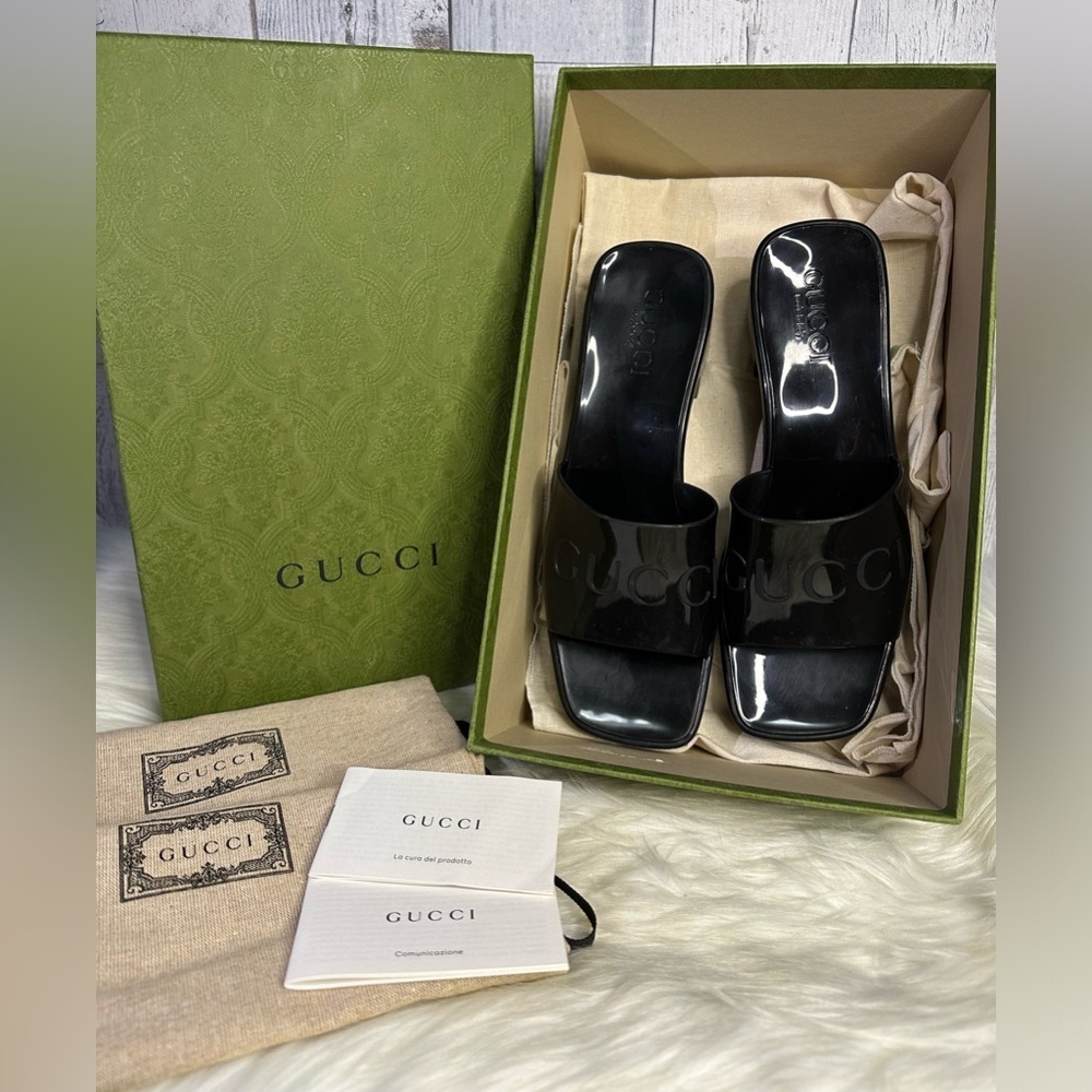 GUCCI jelly sandals in black